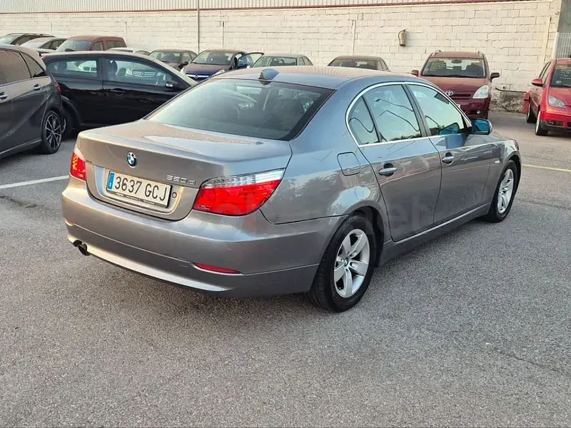 Usado BMW 520 177 CV (130 kW) 2008 Gris / plata Berlina