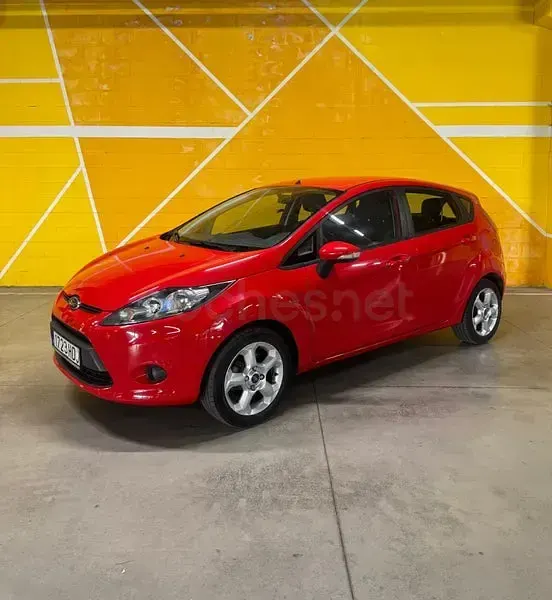 Usado Ford Fiesta Trend 82 CV (60 kW) 2011 Rojo Berlina