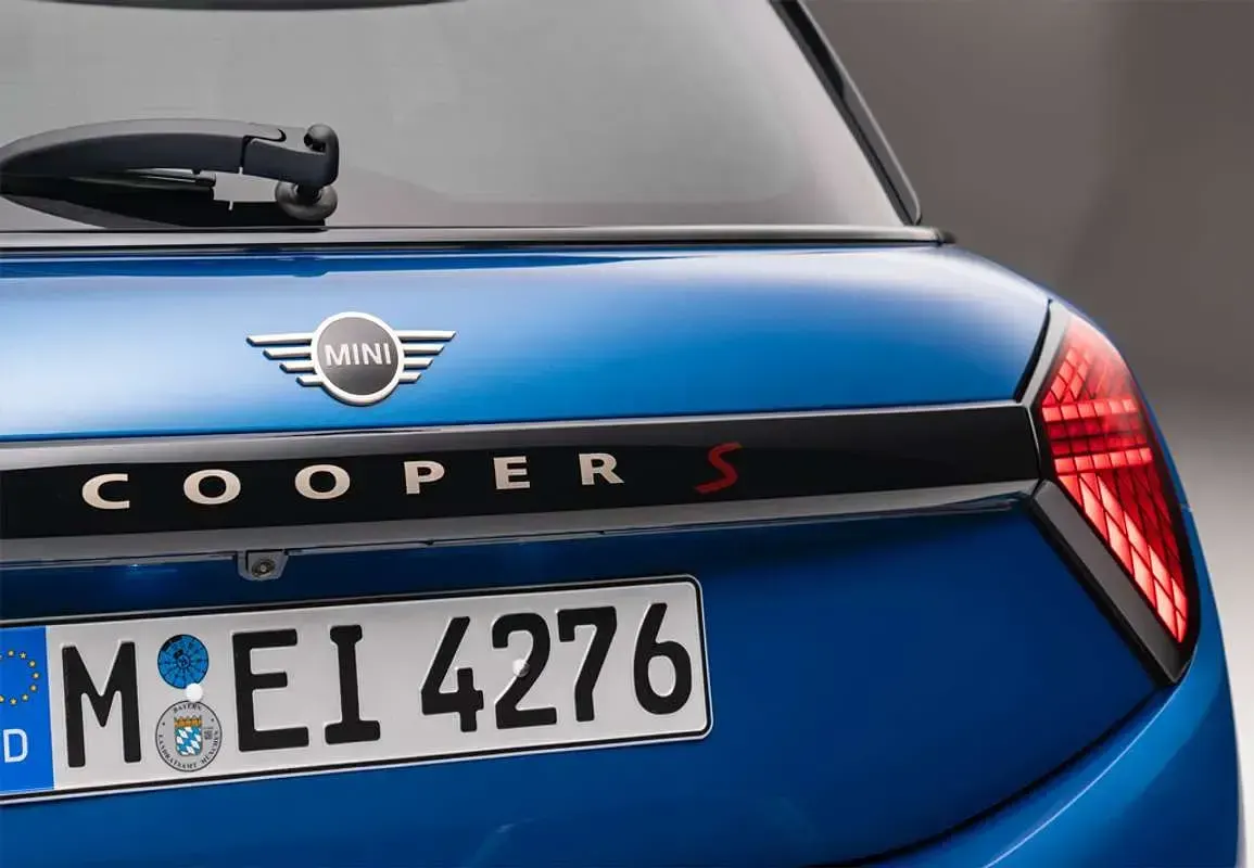 Usado Mini Cooper Essential 156 CV (114 kW) 2024 Blanco Utilitario
