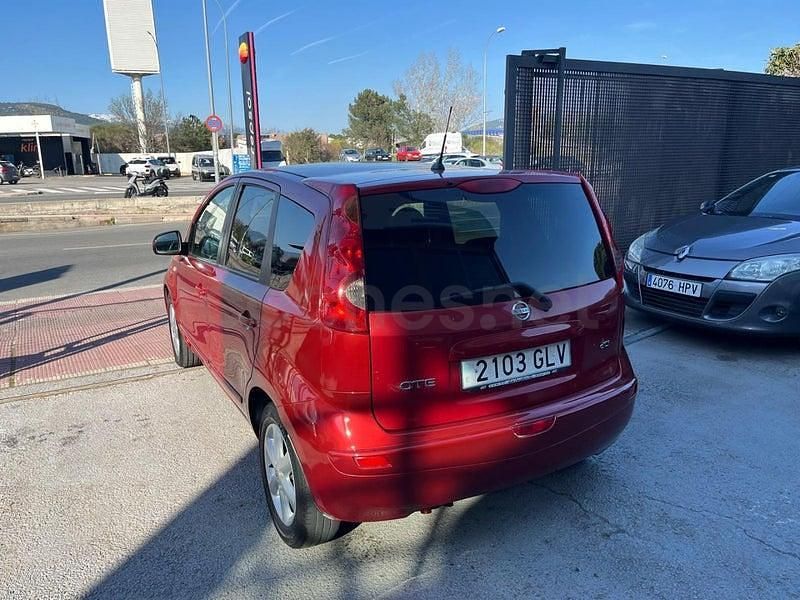 Usado Nissan Note Acenta 86 CV (63 kW) 2009 Granate Utilitario