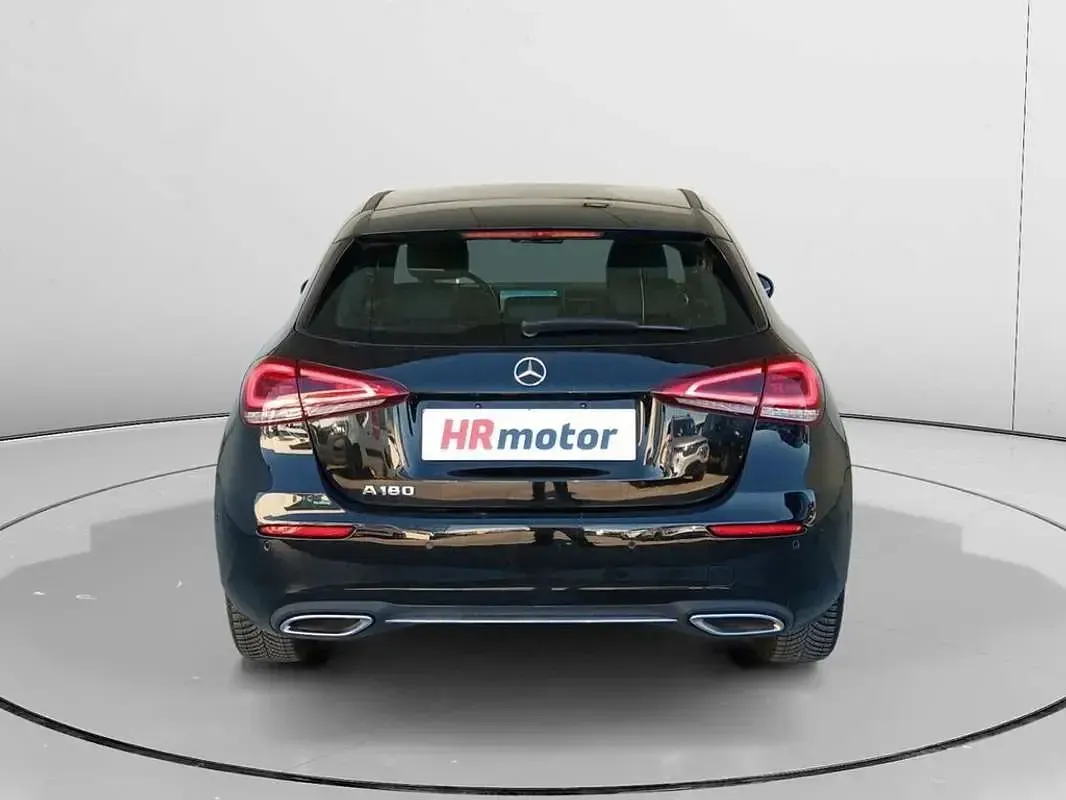Usado Mercedes A180 136 CV (100 kW) 2022 Negro Utilitario