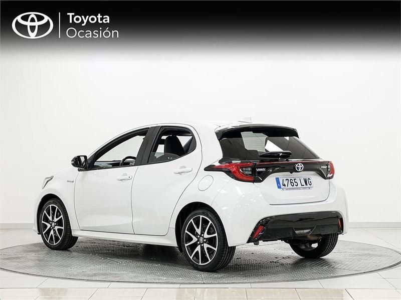 Usado Toyota Yaris Hybrid Style 116 CV (85 kW) 2022 Blanco