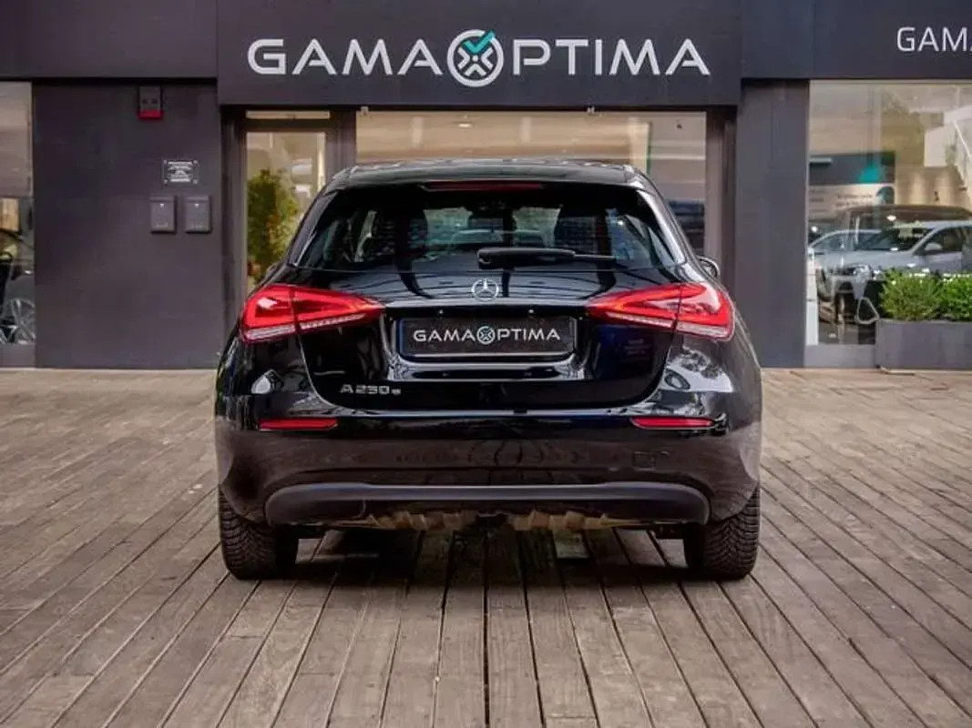 Usado Mercedes A250 218 CV (160 kW) 2022 Negro Berlina