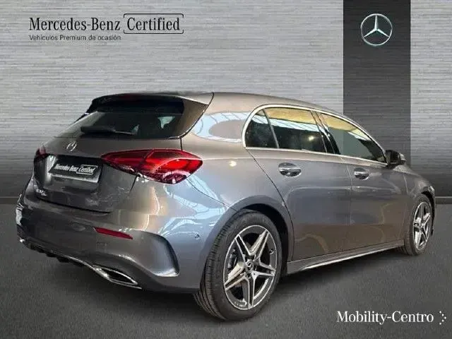 Usado Mercedes A180 116 CV (85 kW) 2024 Gris montaña Berlina