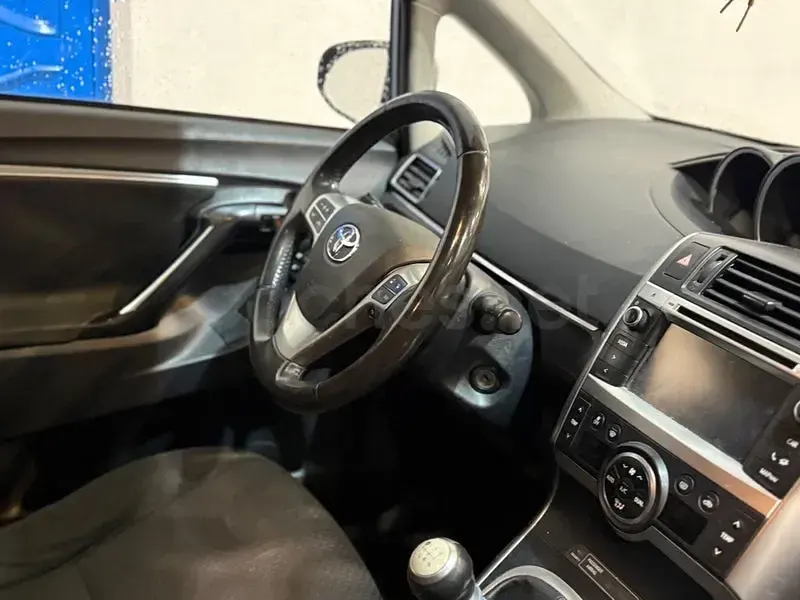 Usado Toyota Verso Advance 132 CV (97 kW) 2013 Gris / plata Monovolumen
