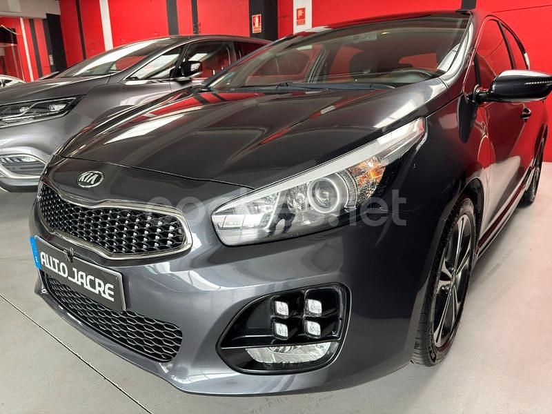 Usado Kia Ceed GT GT-Line 136 CV (100 kW) 2018 Gris / plata Berlina