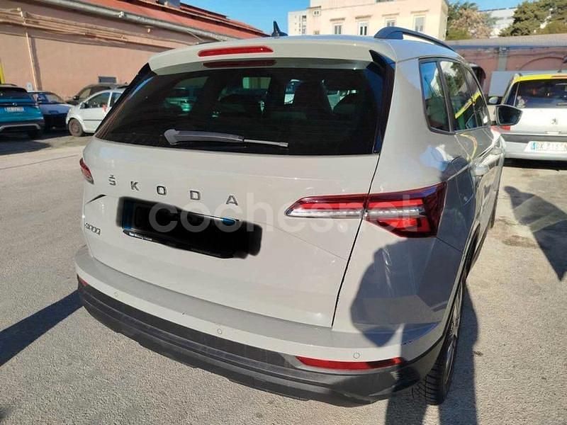 Usado Skoda Karoq SportLine 115 CV (84 kW) 2022 Gris / plata SUV