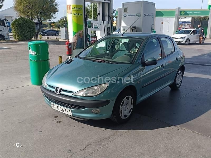 Usado Peugeot 206 90 CV (66 kW) 2000 Verde Berlina