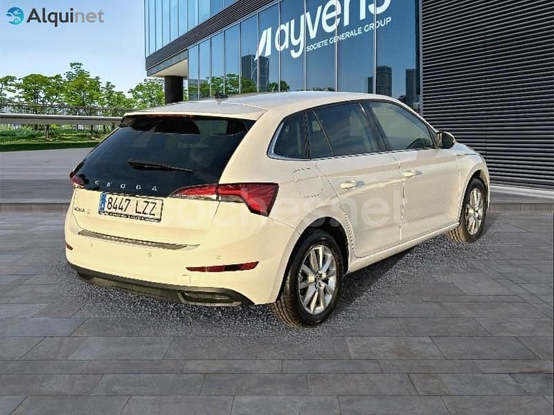 Usado Skoda Scala Ambition 95 CV (69 kW) 2022 Blanco Utilitario