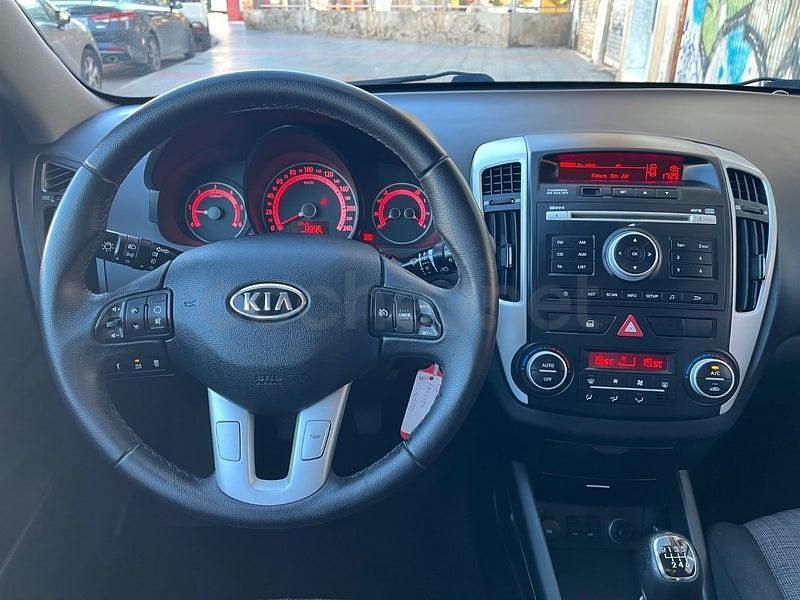 Usado Kia Ceed Plus 90 CV (66 kW) 2012 Gris / plata Utilitario