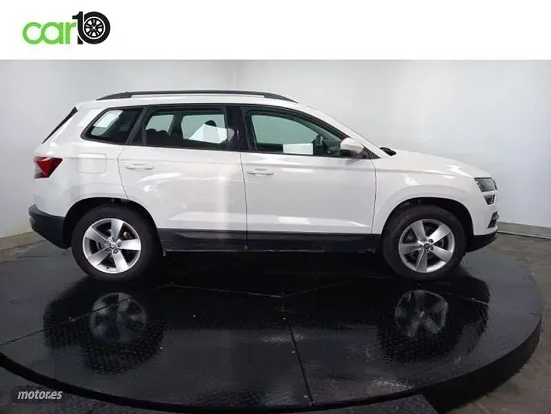 Usado Skoda Karoq Ambition 150 CV (110 kW) 2021 Blanco SUV