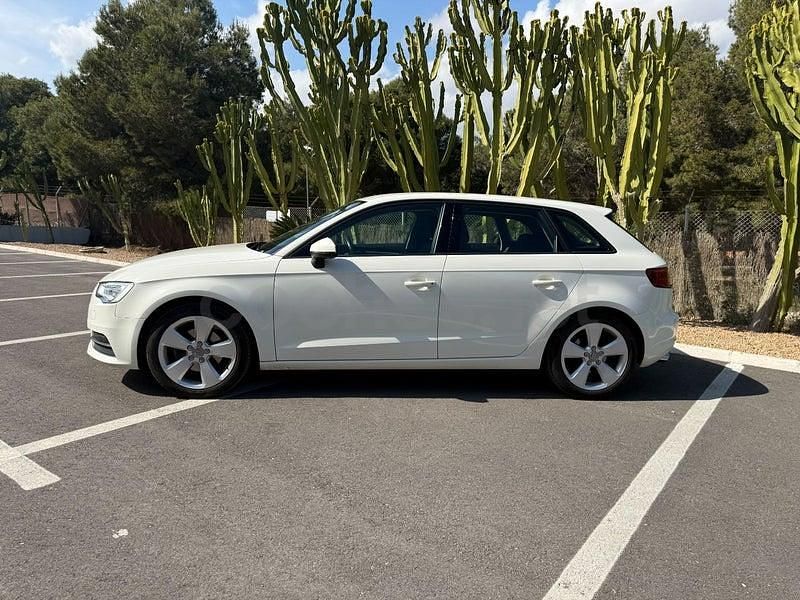 Usado Audi A3 Attraction 125 CV (91 kW) 2014 Blanco Berlina