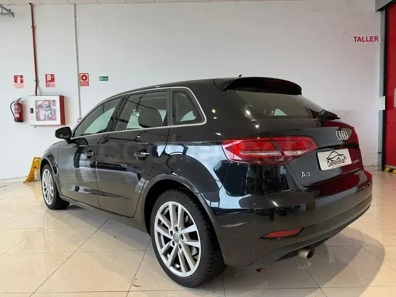 Usado Audi A3 116 CV (85 kW) 2019 Negro Berlina