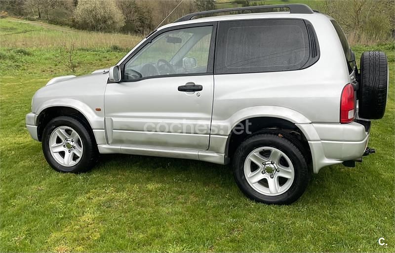 Usado Suzuki Grand Vitara 110 CV (80 kW) 2005 Gris / plata SUV