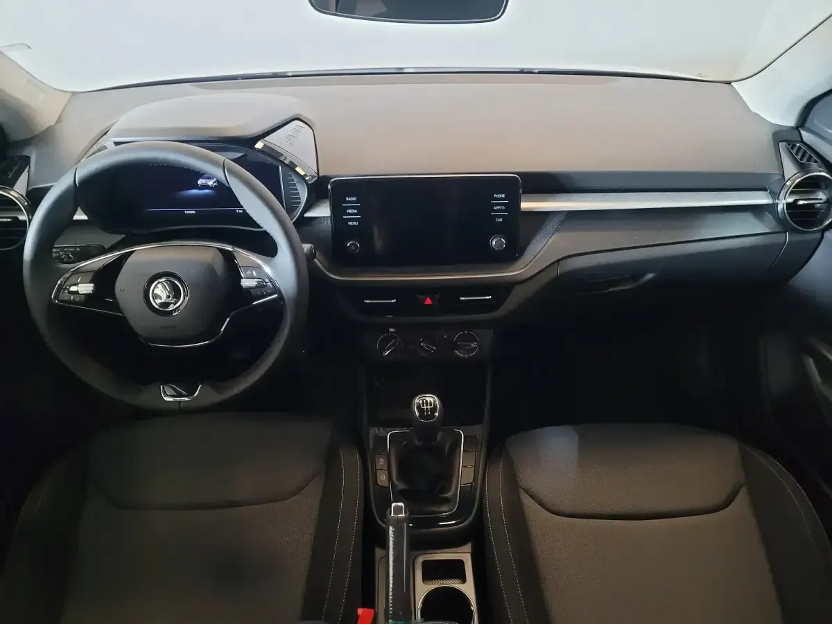 Usado Skoda Fabia Ambition 95 CV (69 kW) 2023 Blanco Utilitario