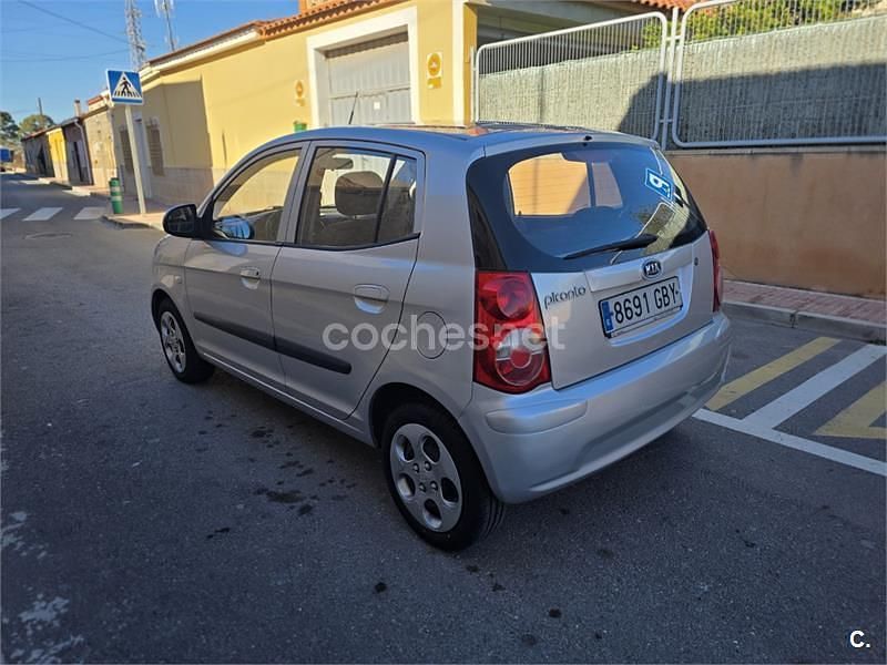 Usado Kia Picanto 65 CV (47 kW) 2008 Gris / plata Utilitario