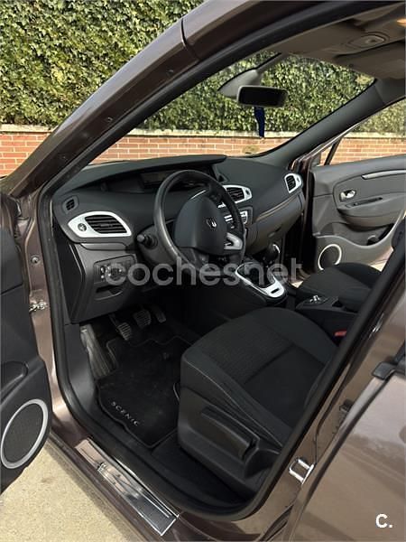 Usado Renault Grand Scénic III Dynamique 130 CV (95 kW) 2009 Marrón Monovolumen
