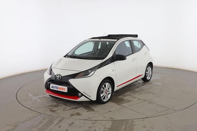 Usado Toyota Aygo x-sky 69 CV (50 kW) 2017 Blanco Utilitario
