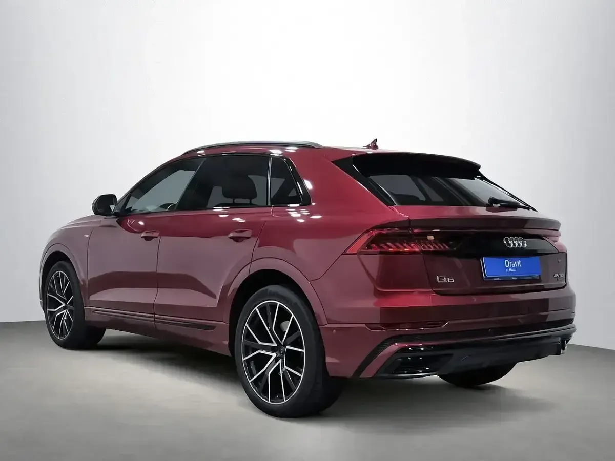 Usado Audi Q8 Black Edition 234 CV (172 kW) 2020 Rojo SUV