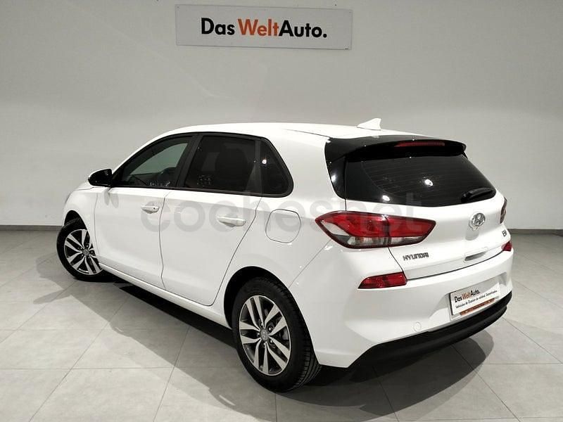 Usado Hyundai i30 120 CV (88 kW) 2020 Blanco Berlina
