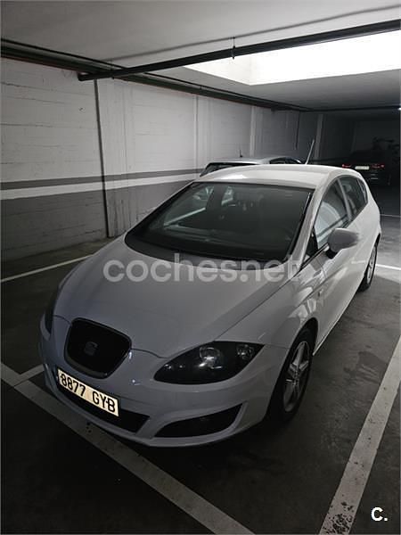 Używany Seat Leon Reference 105 KM (77 kW) 2010 Biały Hatchback