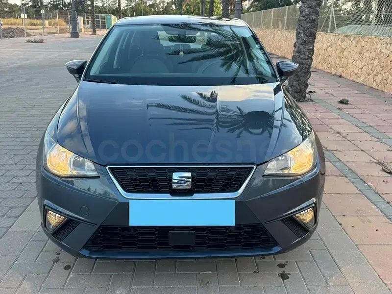 Usado Seat Ibiza Reference 95 CV (69 kW) 2018 Gris / plata Utilitario