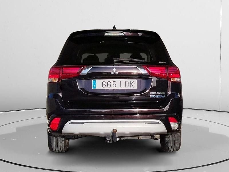 Usado Mitsubishi Outlander P-HEV Motion 224 CV (164 kW) 2019 Negro SUV