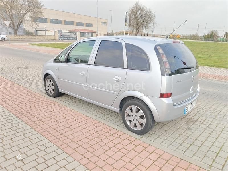 Usado Opel Meriva Enjoy 105 CV (77 kW) 2006 Gris / plata Monovolumen