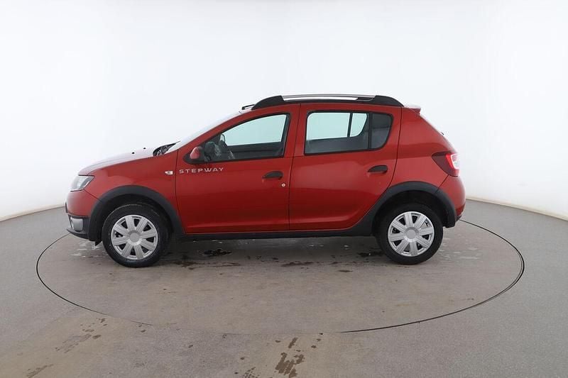 Usado Dacia Sandero Stepway 90 CV (66 kW) 2016 Rojo Utilitario