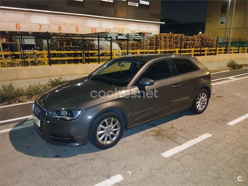 Usado Audi A3 105 CV (77 kW) 2013 Marrón Berlina
