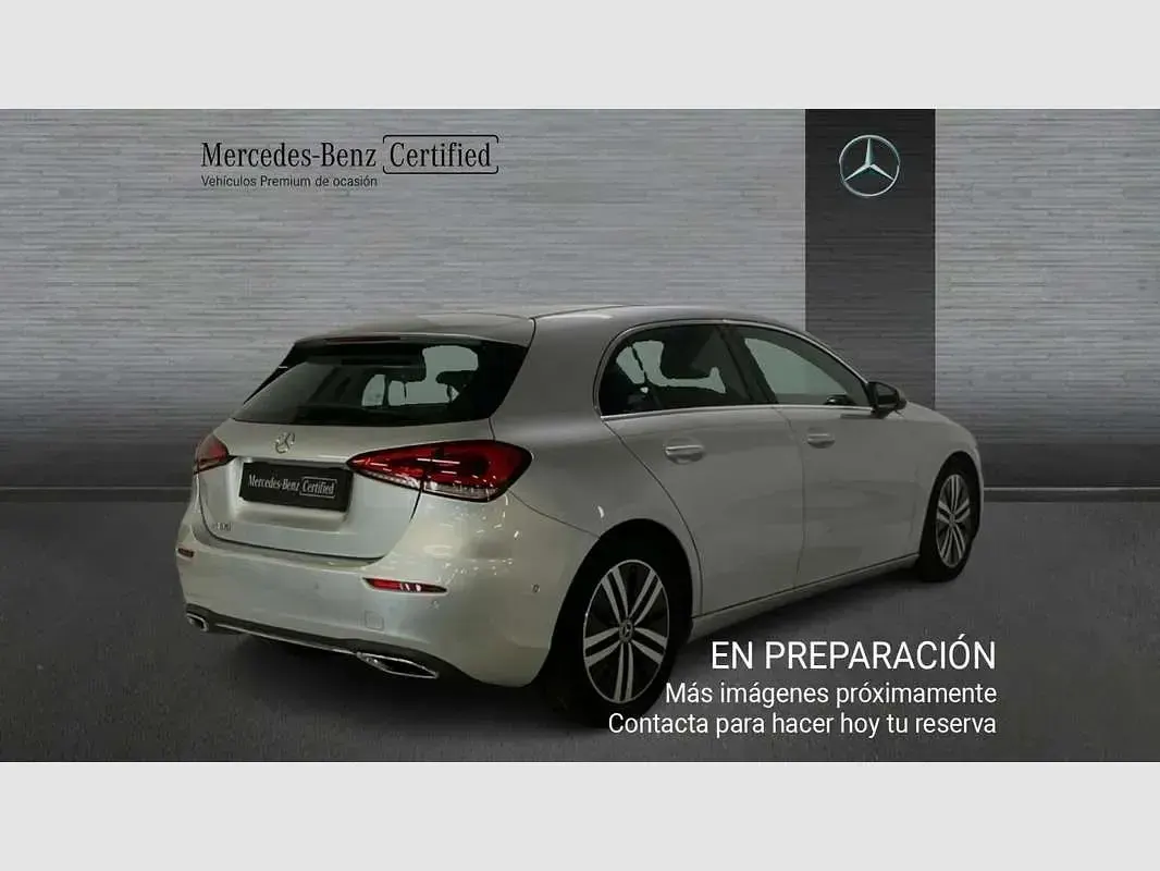 Usado Mercedes A180 136 CV (100 kW) 2022 Plateado Utilitario