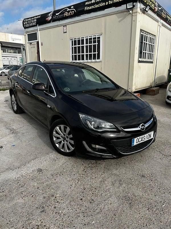 Usado Opel Astra Business 95 HP (69 kW) 2013 Preto Sedan