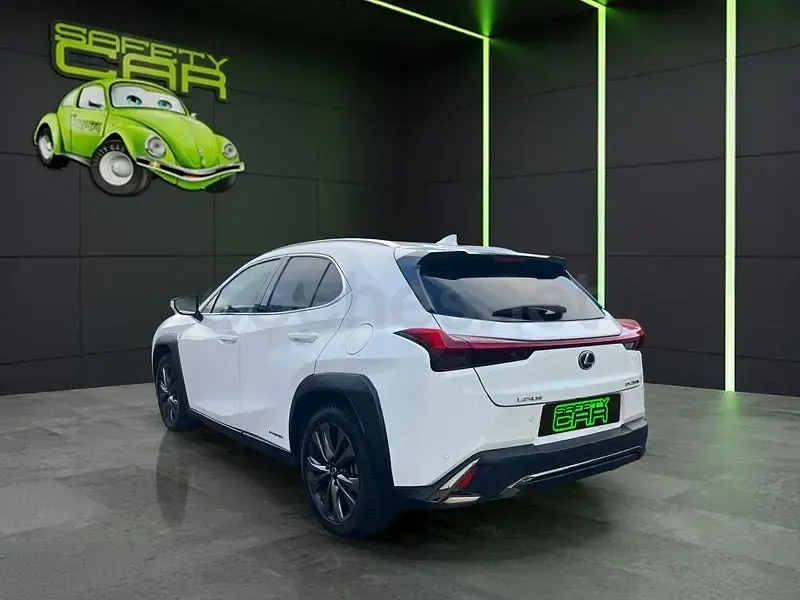 Usado Lexus UX Sport Line 184 CV (135 kW) 2020 Blanco SUV