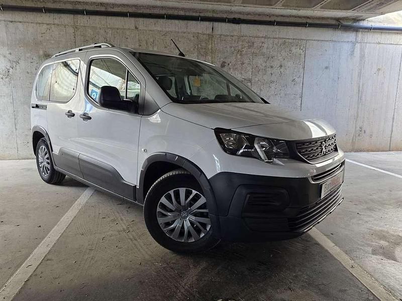 Usado Peugeot Rifter Allure 100 kW (136 CV) 2023 Blanco Monovolumen