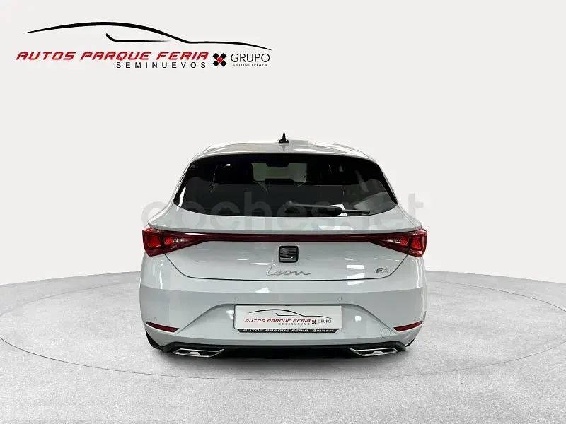 Usado Seat Leon FR 116 CV (85 kW) 2025 Blanco Berlina
