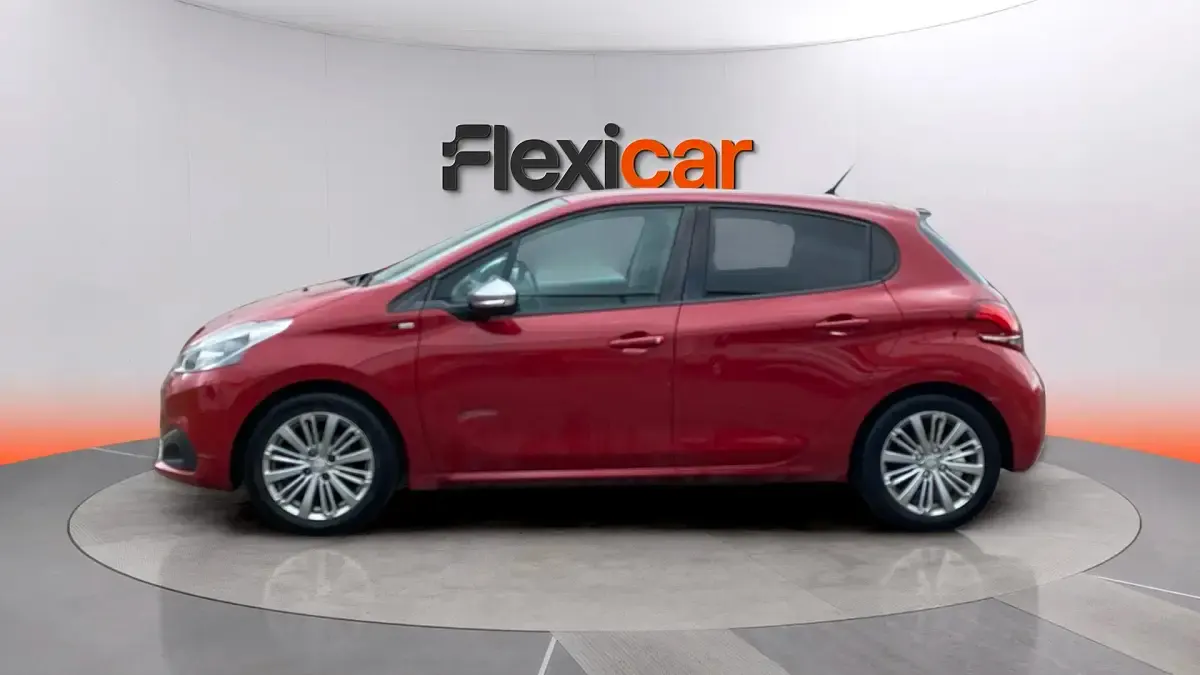 Usado Peugeot 208 Access 82 CV (60 kW) 2017 Rojo Utilitario
