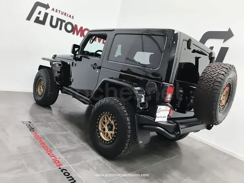 Usado Jeep Wrangler Sahara 200 CV (147 kW) 2018 Negro SUV