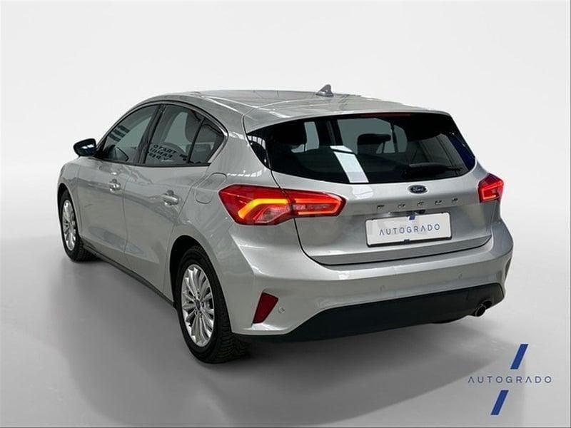 Begagnad Ford Focus Trend 125 HK (91 kW) 2019 Grå Halvkombi