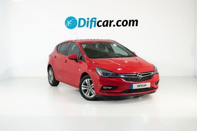 Usado Opel Astra Selective 110 CV (80 kW) 2019 Rojo Berlina