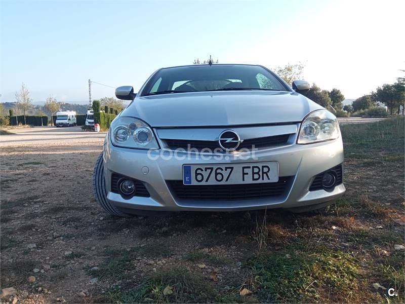 Gris / plata Usado 2006 Opel Tigra Sport Descapotable | 5300 € (Precio justo) - Imagen 1/4
