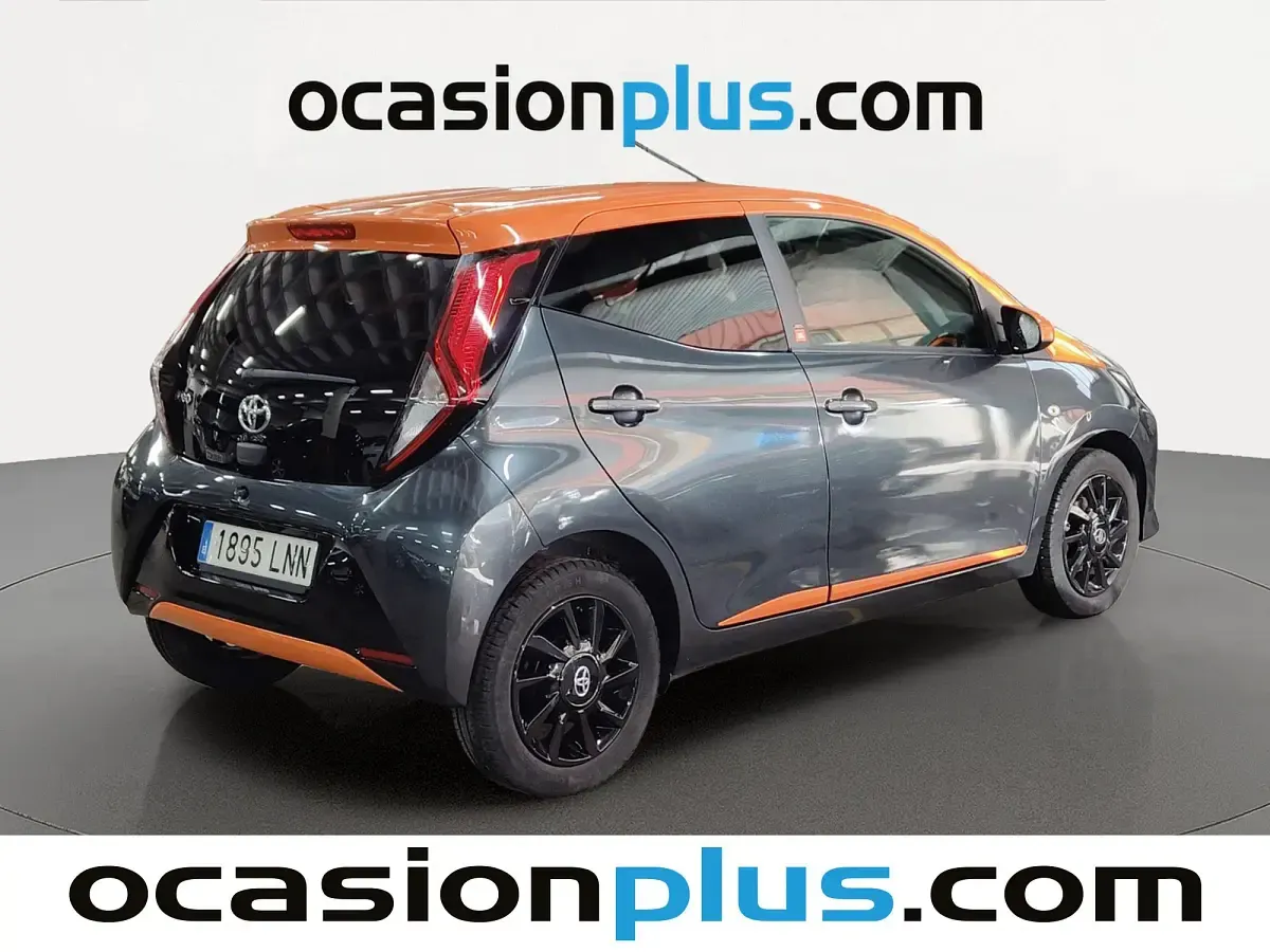 Usado Toyota Aygo X-cite 72 CV (52 kW) 2021 Gris Utilitario