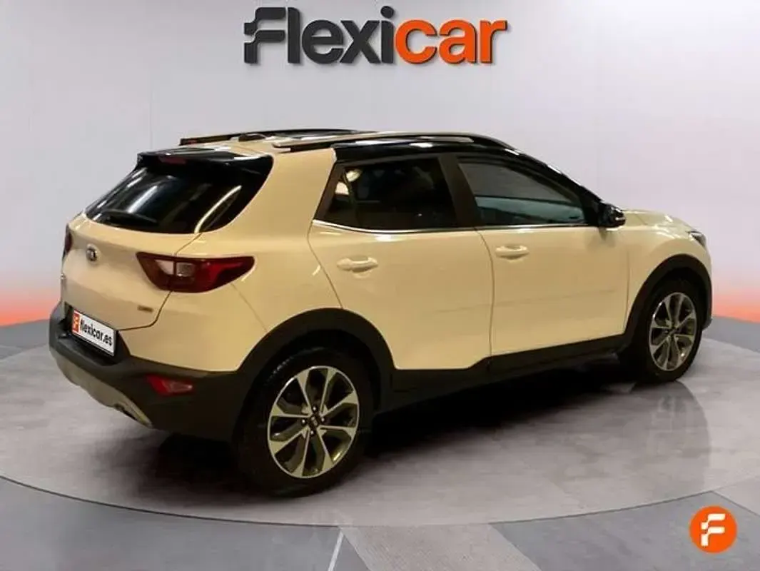 Usado Kia Stonic 120 CV (88 kW) 2018 Blanco SUV