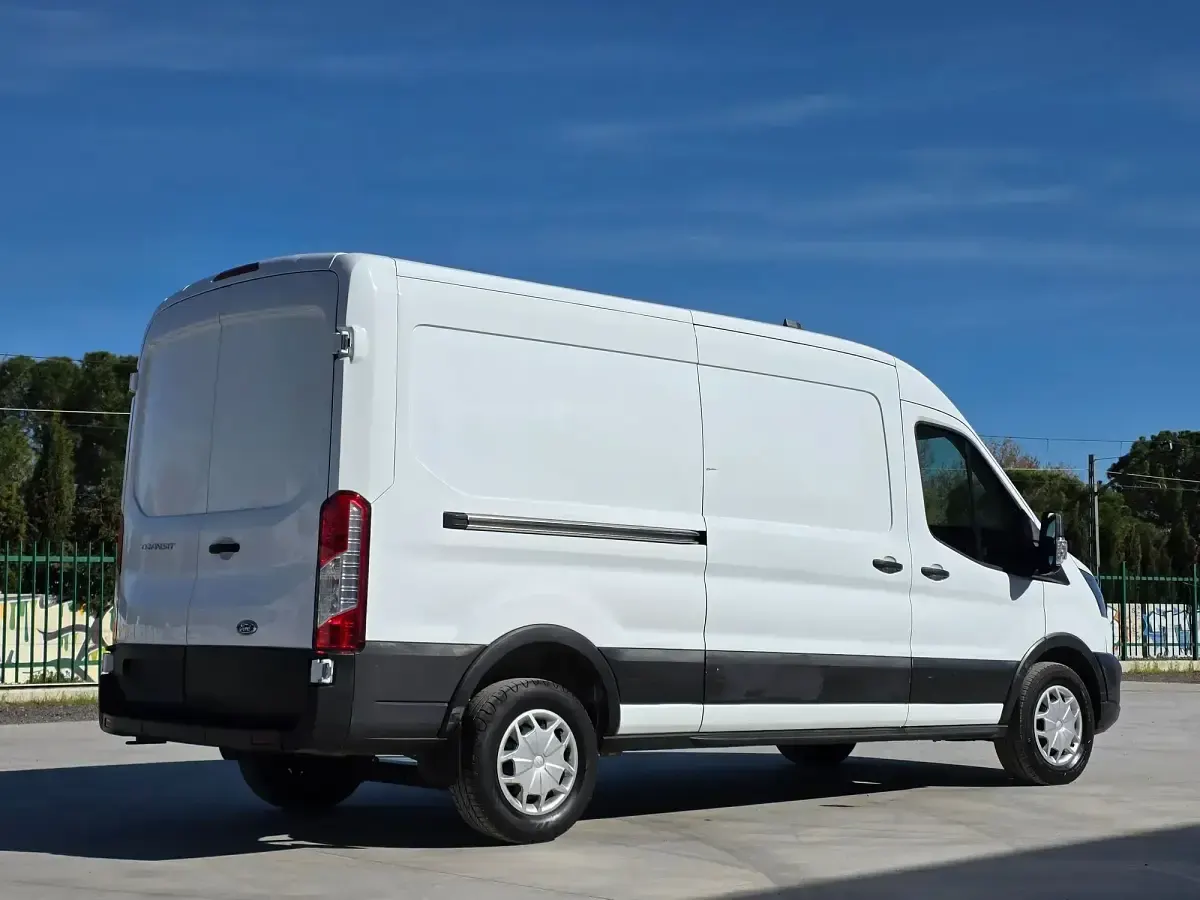 Usado Ford Transit Trend 130 CV (95 kW) 2023 Blanco Van