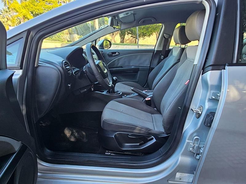 Usado Seat Leon Reference 90 CV (66 kW) 2009 Gris Utilitario