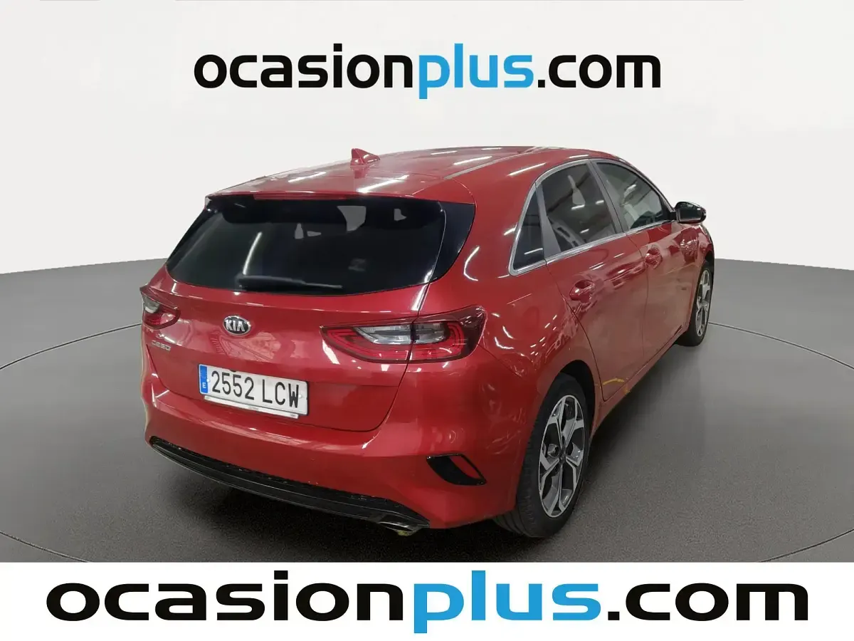 Käytetty Kia Ceed 120 HP (88 kW) 2019 Punainen Viistoperä