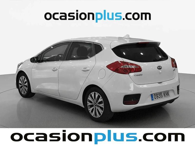 Käytetty Kia Ceed 100 HP (73 kW) 2018 Valkoinen Viistoperä