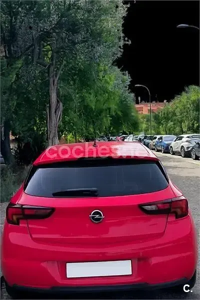Usado Opel Astra Selective 105 CV (77 kW) 2016 Rojo Berlina