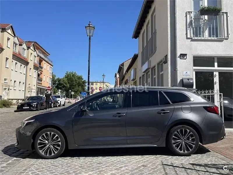 Usado Toyota Corolla Active 140 CV (102 kW) 2025 Gris / plata Berlina
