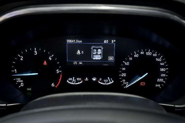 Usado Ford Focus Titanium 120 CV (88 kW) 2021 Negro Utilitario