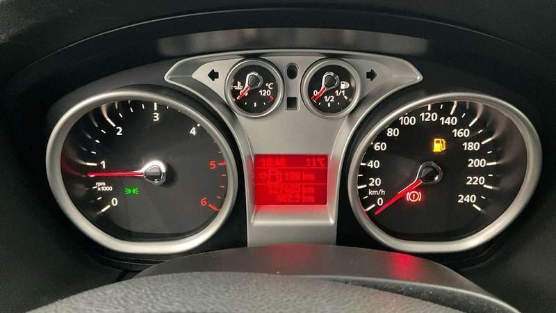 Usado Ford Focus Trend 109 CV (80 kW) 2010 Negro Utilitario